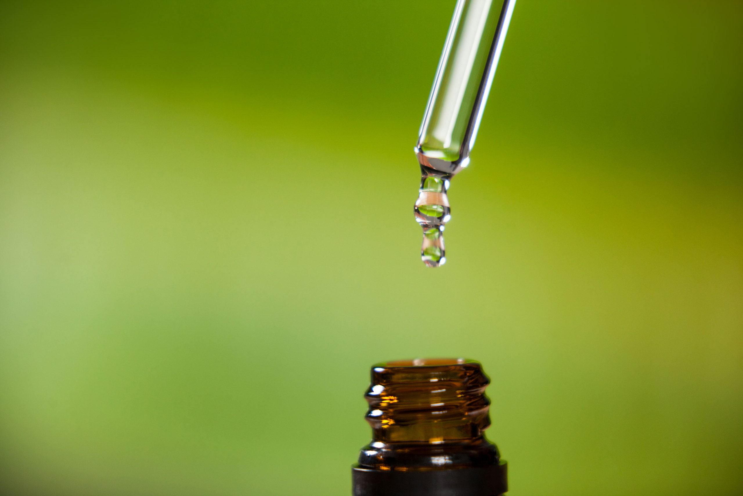 drop-of-oil-dripping-from-pipette-into-bottle-of-essential-oil (2)